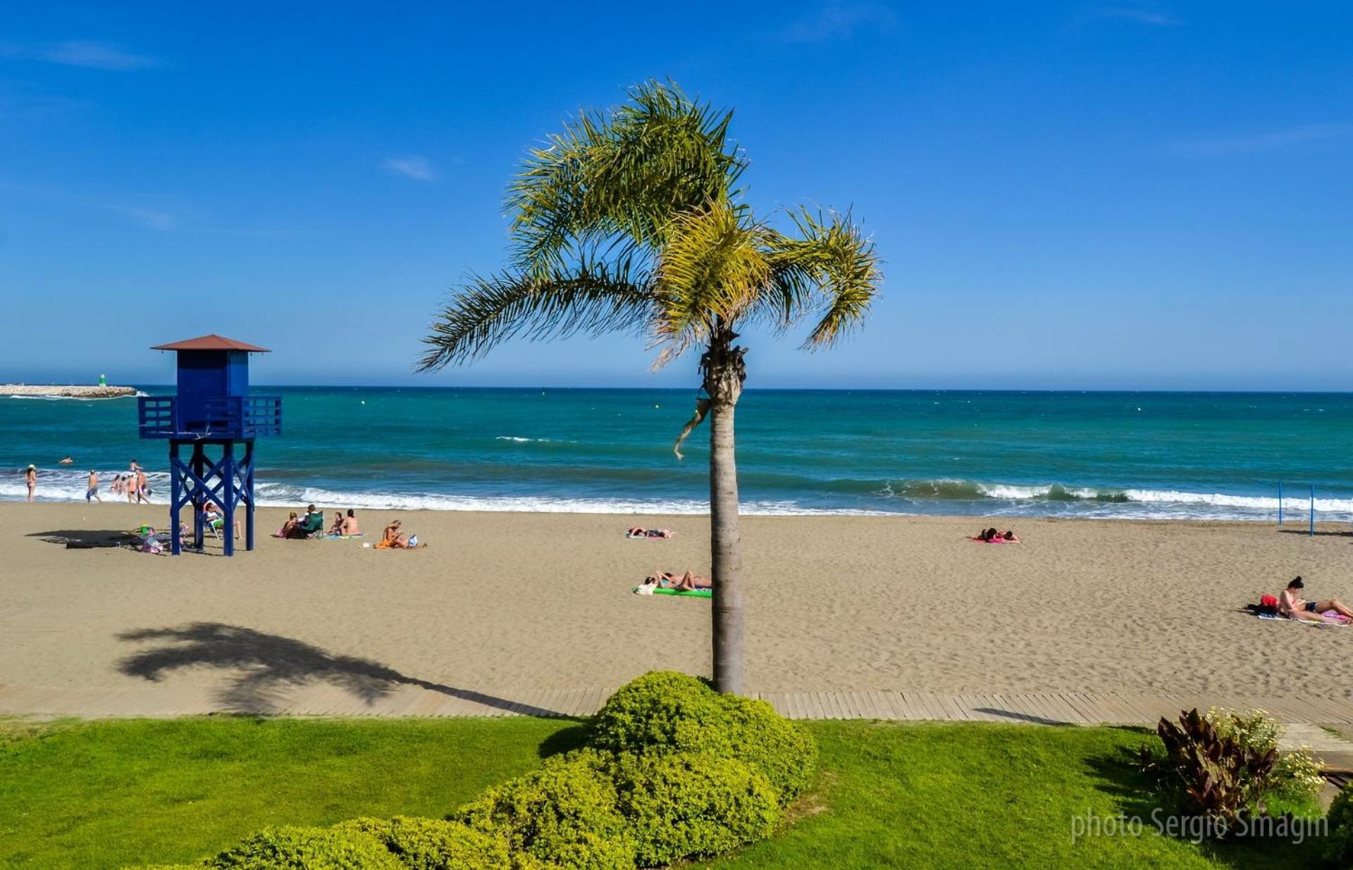 Apartamentos Los Cisnes - 2º Linea De Playa - Perfecta Ubicacion Benalmádena Esterno foto